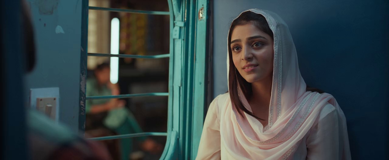 Qalb (2024) WEBRip Hindi + Tam + Tel + Kan 720p AVC DDP 5.1.mkv.0001